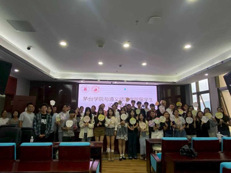 中外青年共品酒香墨韵，携手绘就文化交融新图景——beat365英国官方网站与遵义师范学院联合举办“酒韵飘香，文化交融”留学生交流活动